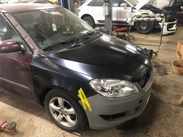 Крыло переднее правое  Skoda  Fabia 2007-2014  с отверстием под повторитель  Тайвань (TW) — изображение 2